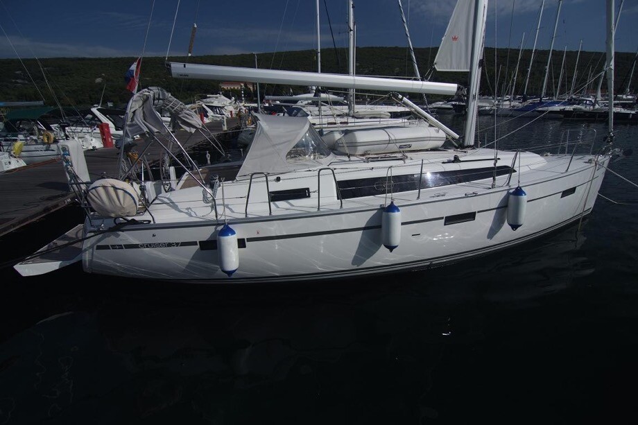 Bavaria Cruiser 37 Jugo