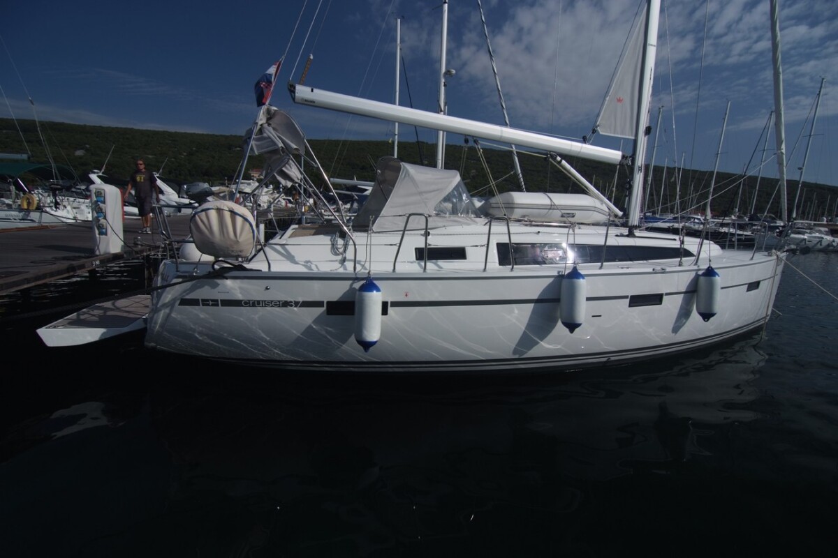 Bavaria Cruiser 37 Dori
