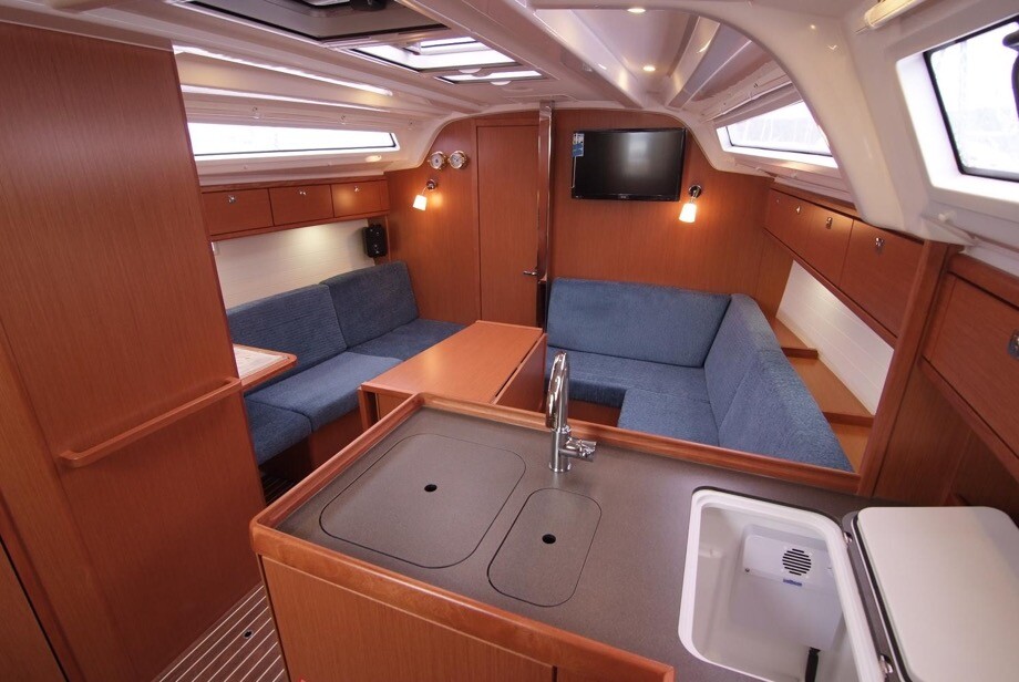 Bavaria Cruiser 37 Jugo