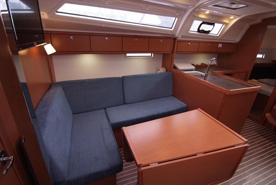 Bavaria Cruiser 37 Jugo