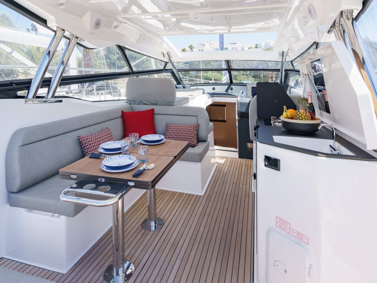 Bavaria SR36 Open Top Ostwind