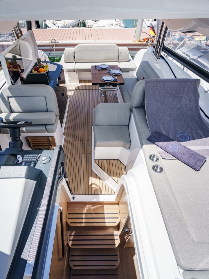 Bavaria SR36 Open Top Ostwind