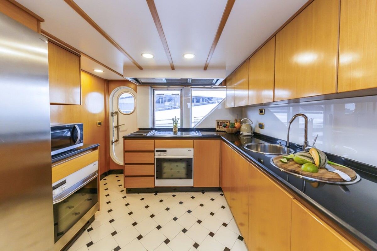 Benetti Classsic 115 To Je To