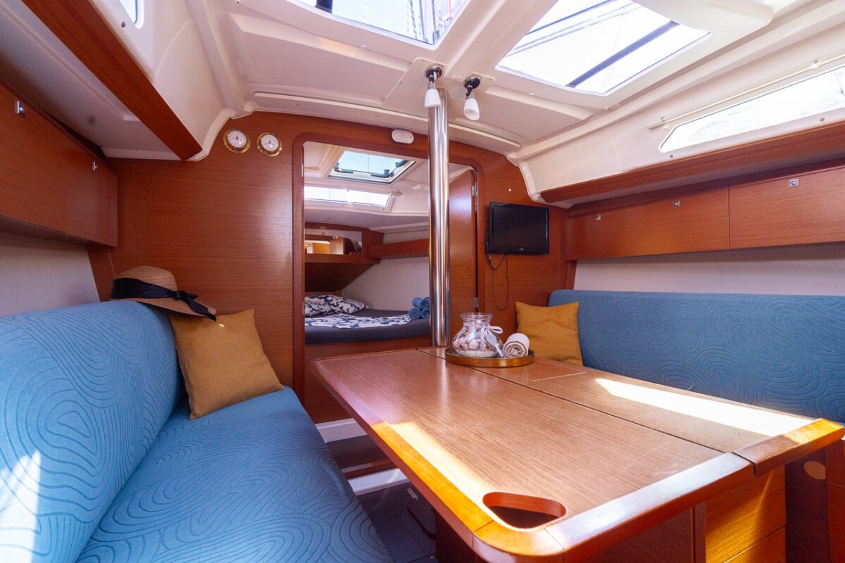 Dufour 360 GL Draco