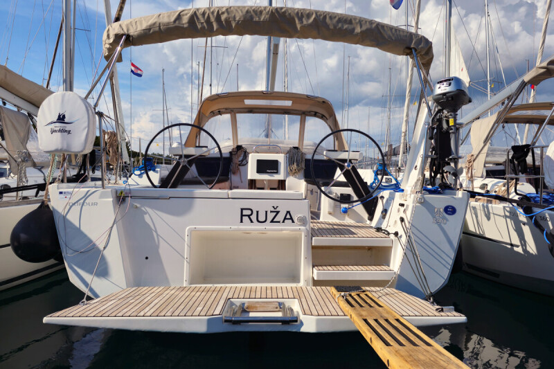 Dufour 390 GL Ruža