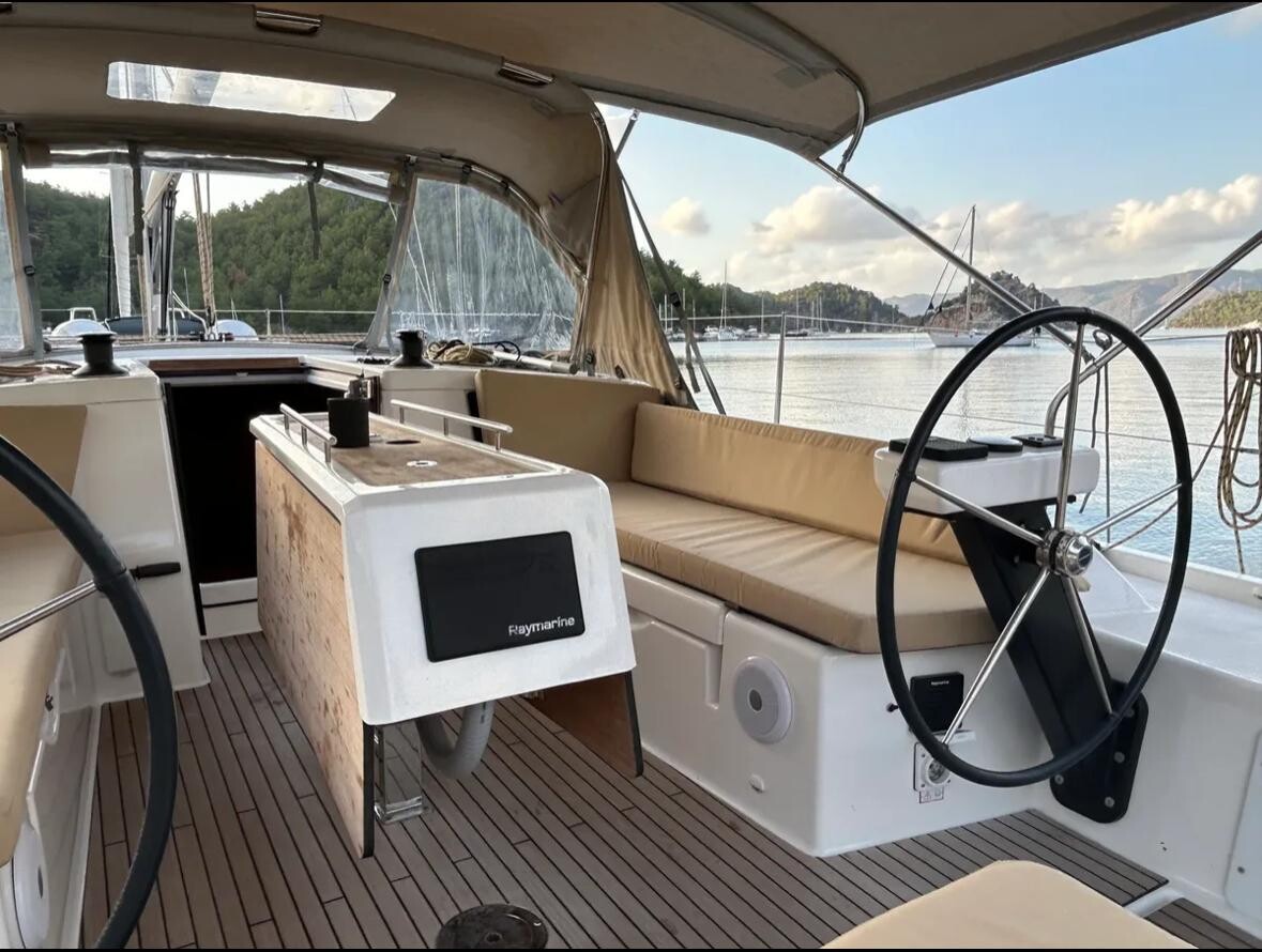 Dufour 390 GL Sail Corvus