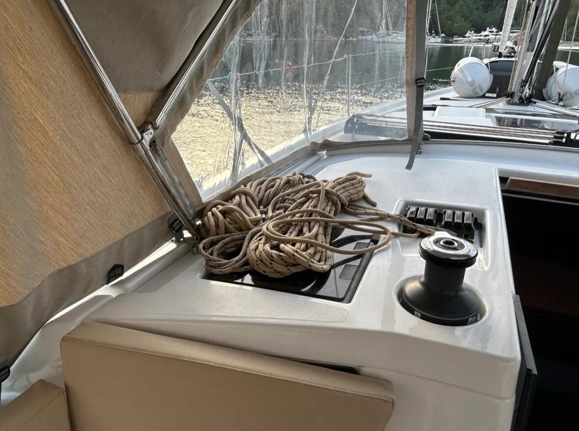 Dufour 390 GL Sail Corvus