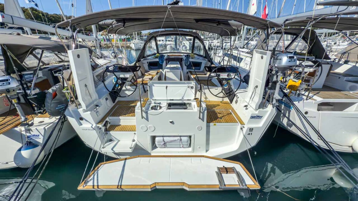 Dufour 41 Performance Nine to five