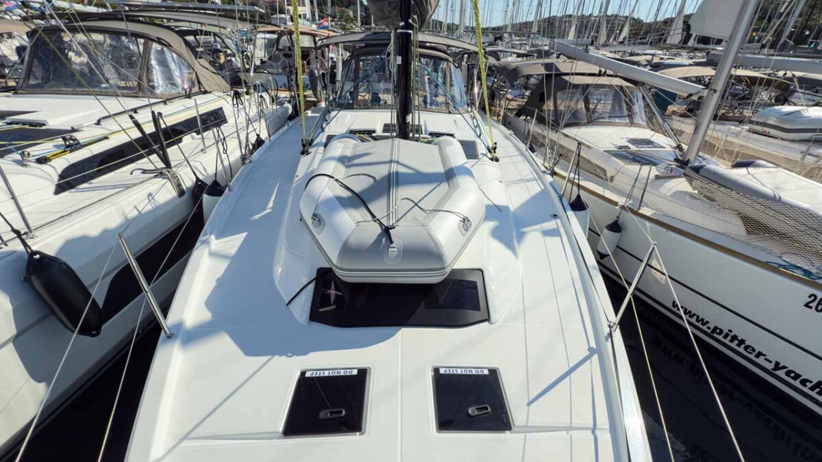 Dufour 41 Performance Nine to five