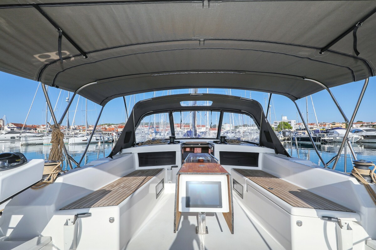 Dufour 470 Amber