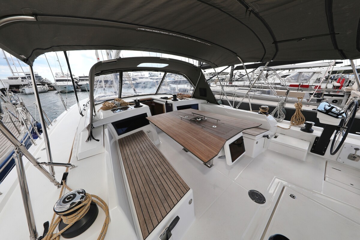 Dufour 470 Blue moon