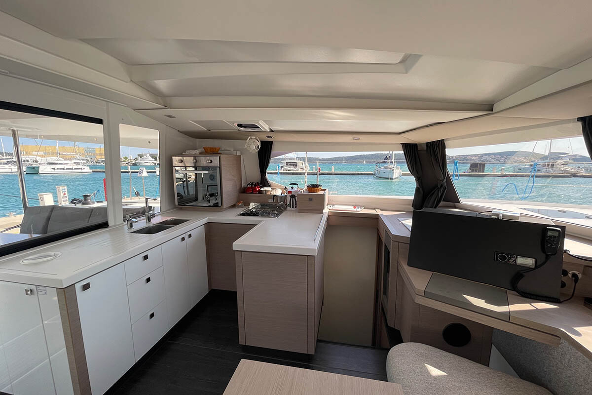 Fountaine Pajot Astrea 42 Barramundi III
