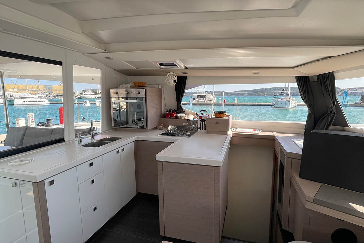 Fountaine Pajot Astrea 42 Barramundi III