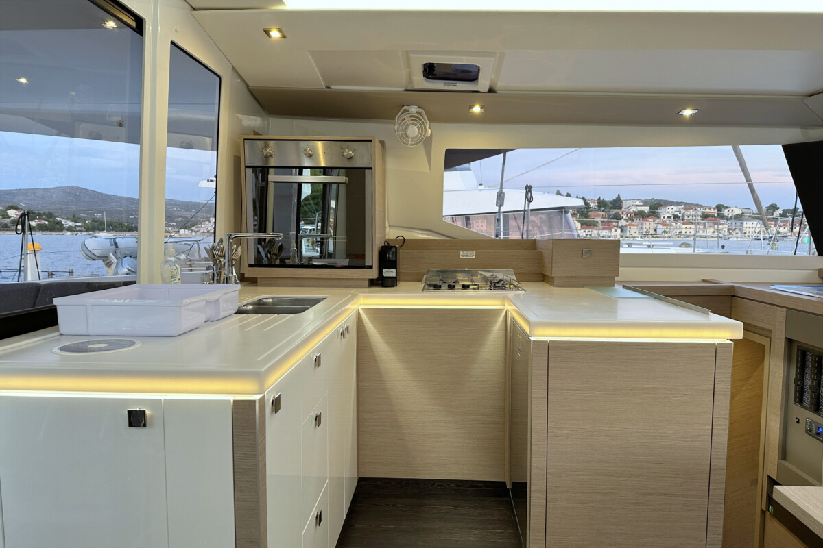 Fountaine Pajot Astrea 42 Arisa