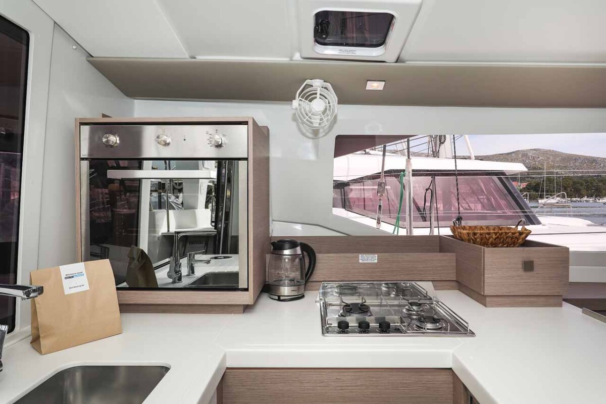 Fountaine Pajot Astrea 42 Ariel