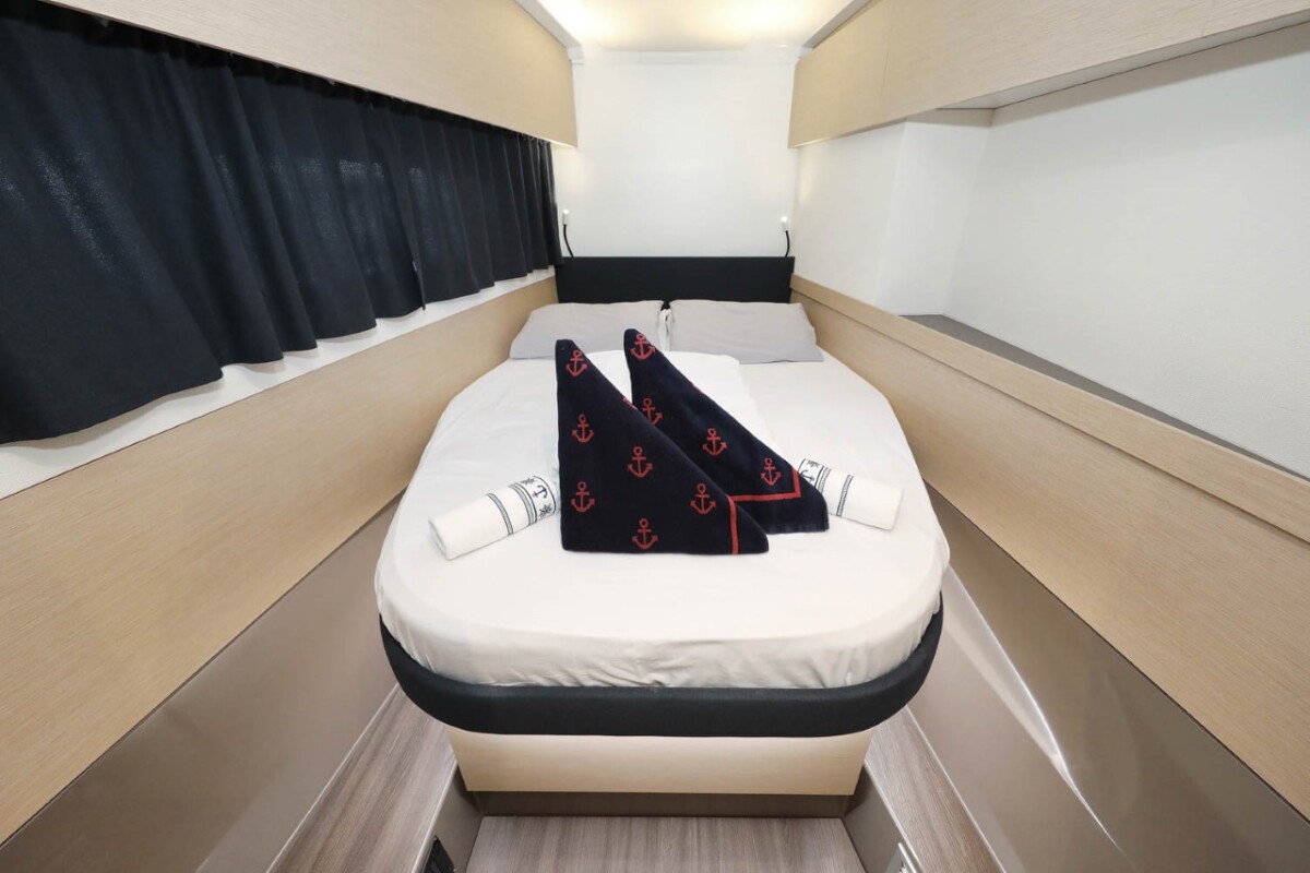 Fountaine Pajot Astrea 42 