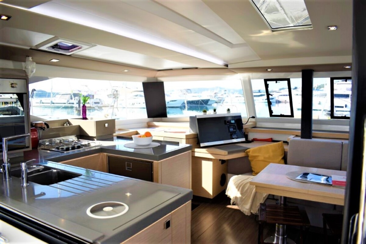 Fountaine Pajot Astrea 42 