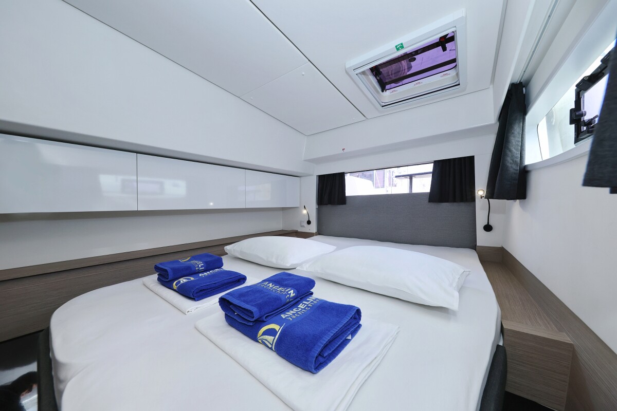 Fountaine Pajot Elba 45 Sun Office
