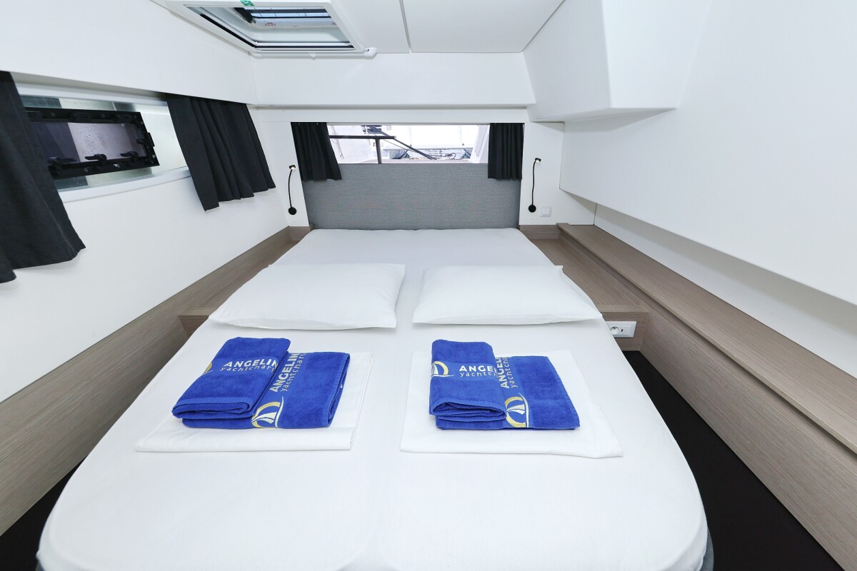 Fountaine Pajot Elba 45 Sun Office