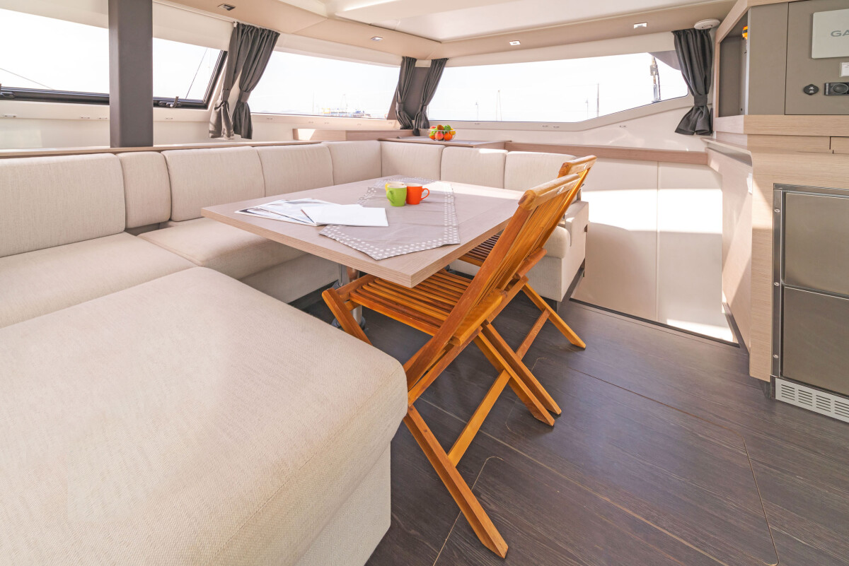 Fountaine Pajot Elba 45 Night Breeze