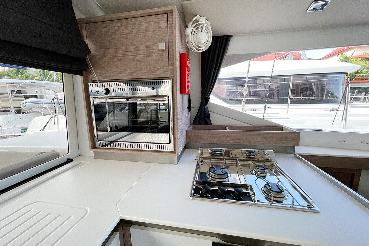 Fountaine Pajot Isla 40 Barnacle