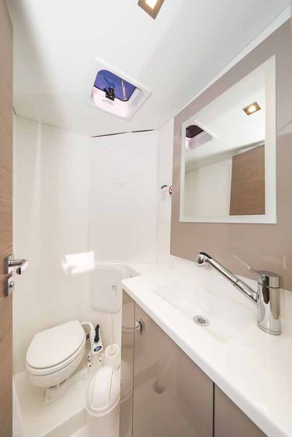 Fountaine Pajot Isla 40 Orion