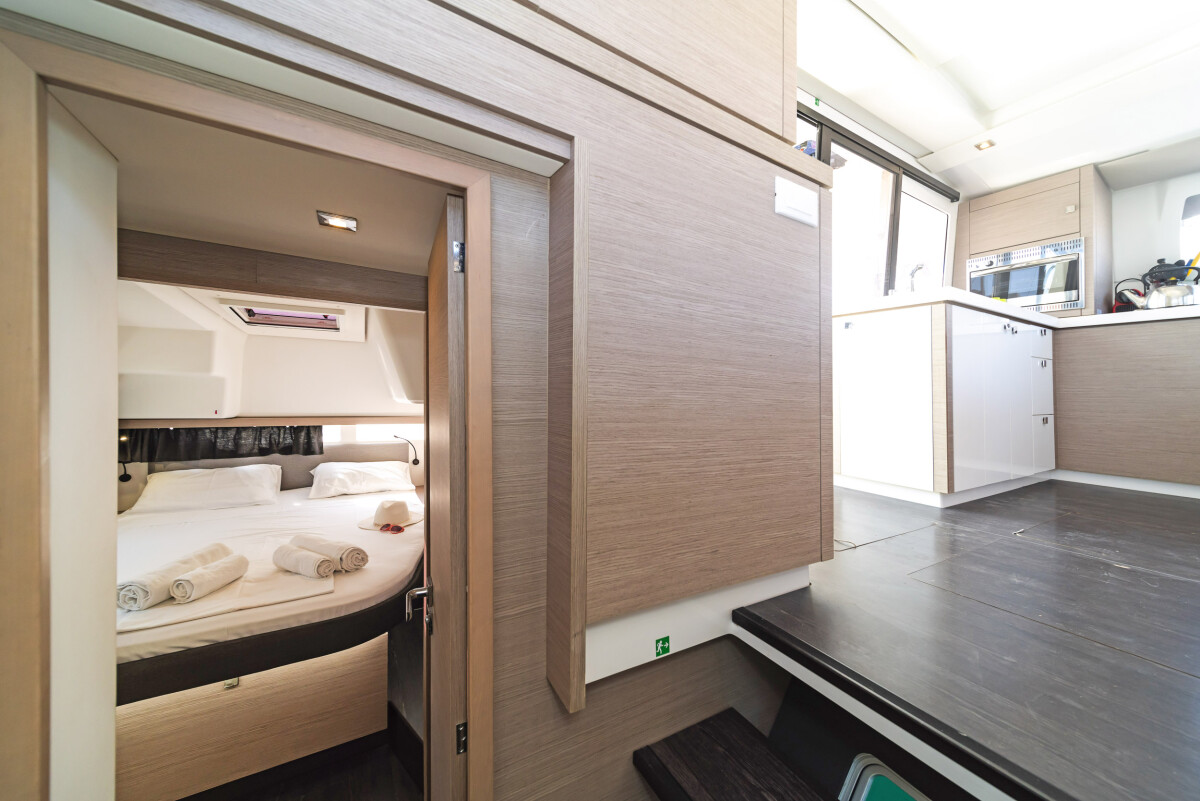 Fountaine Pajot Lucia 40 Fortuna