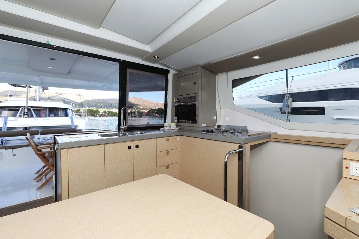 Fountaine Pajot Lucia 40 Why Not