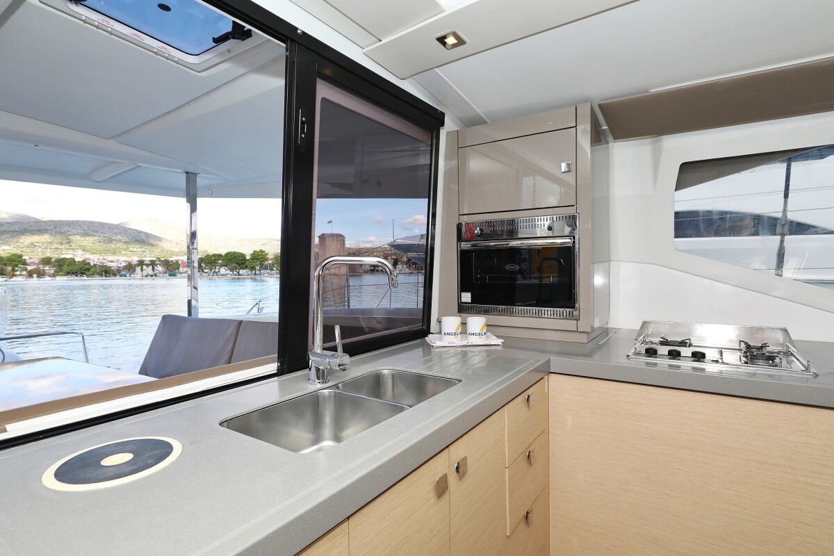 Fountaine Pajot Lucia 40 Why Not