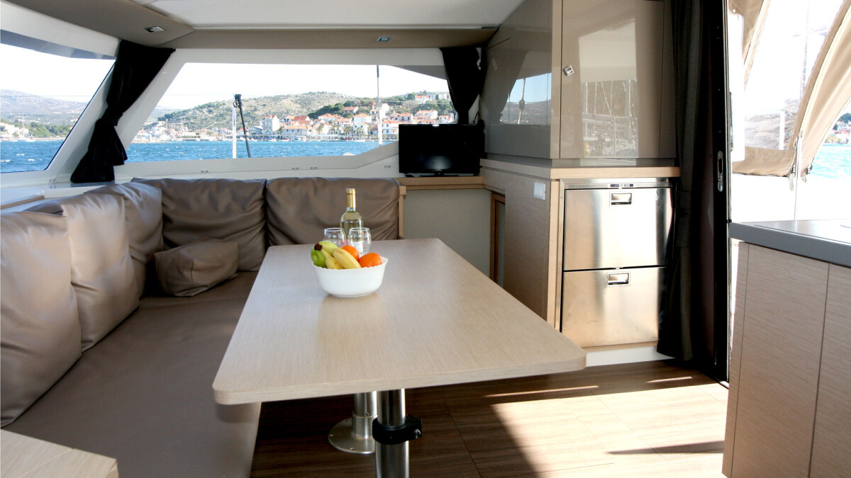 Fountaine Pajot Lucia 40 Leon