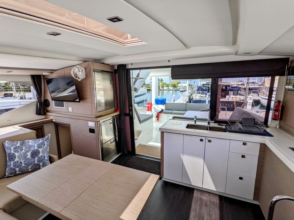 Fountaine Pajot Lucia 40 Infinite Blue