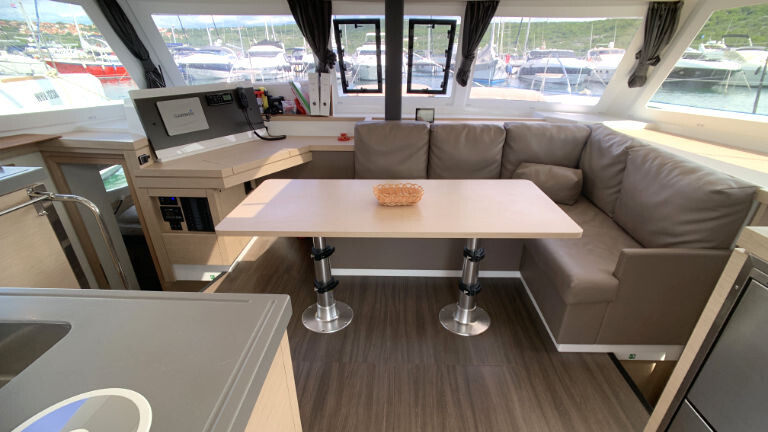 Fountaine Pajot Lucia 40 Idefix