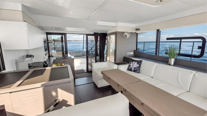 Fountaine Pajot MY5 Red Lyon