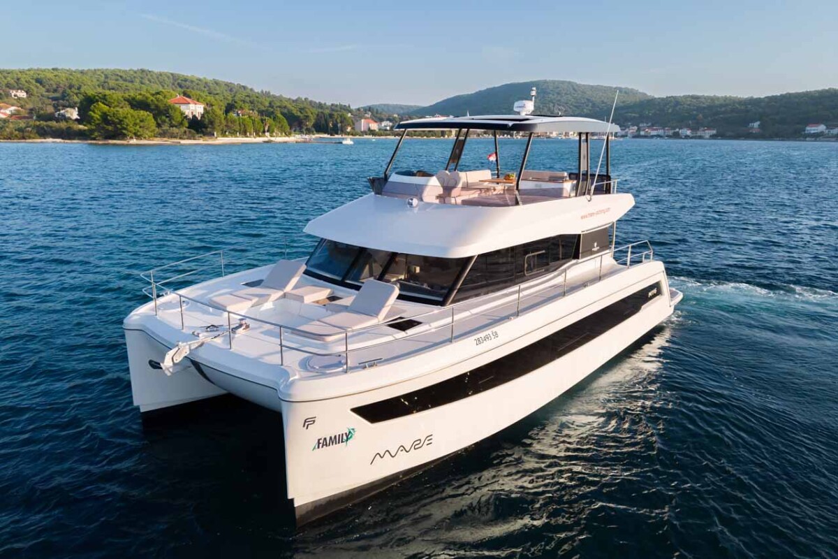 Fountaine Pajot MY6 Family 2.0