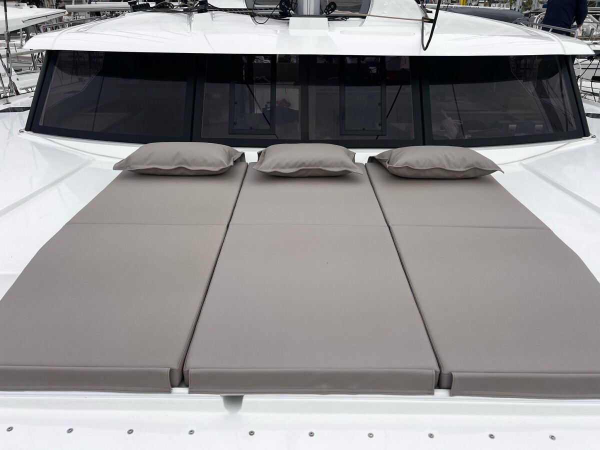 Fountaine Pajot Tanna 47 Blue Angel