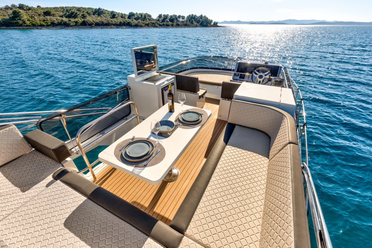 Galeon 420 Amber Blue