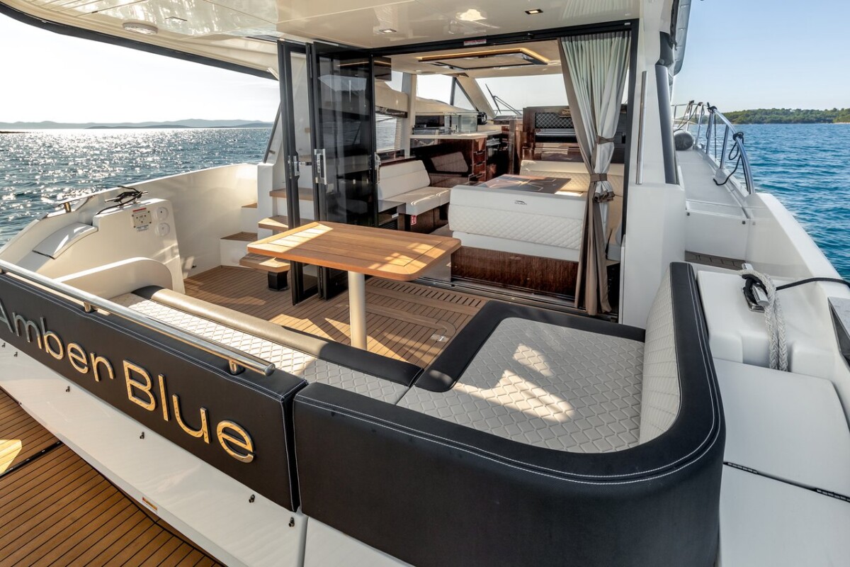 Galeon 420 Amber Blue