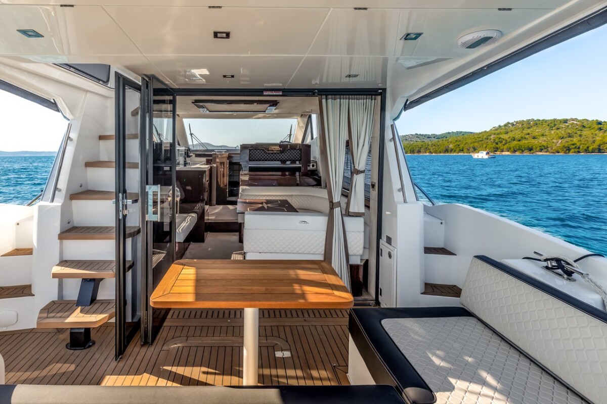 Galeon 420 Amber Blue
