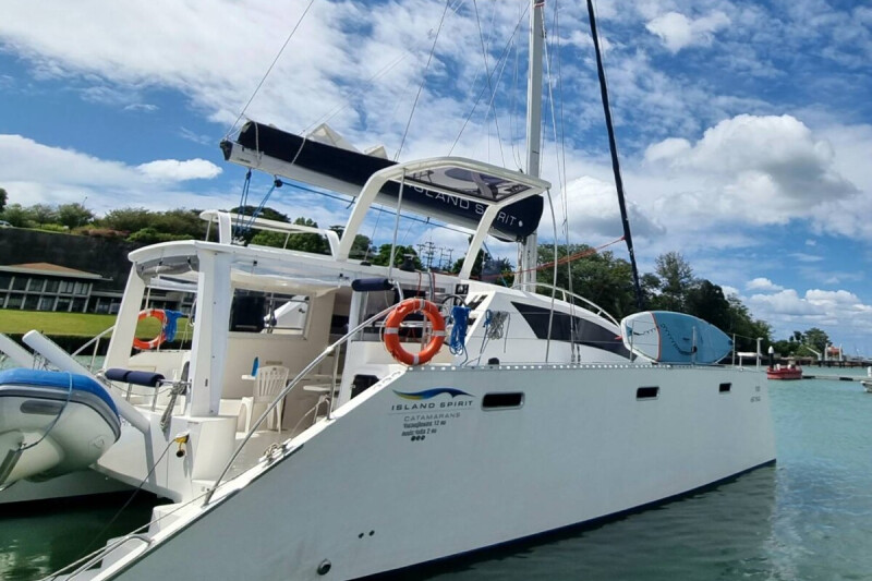 Island Spirit 410 Gauthai