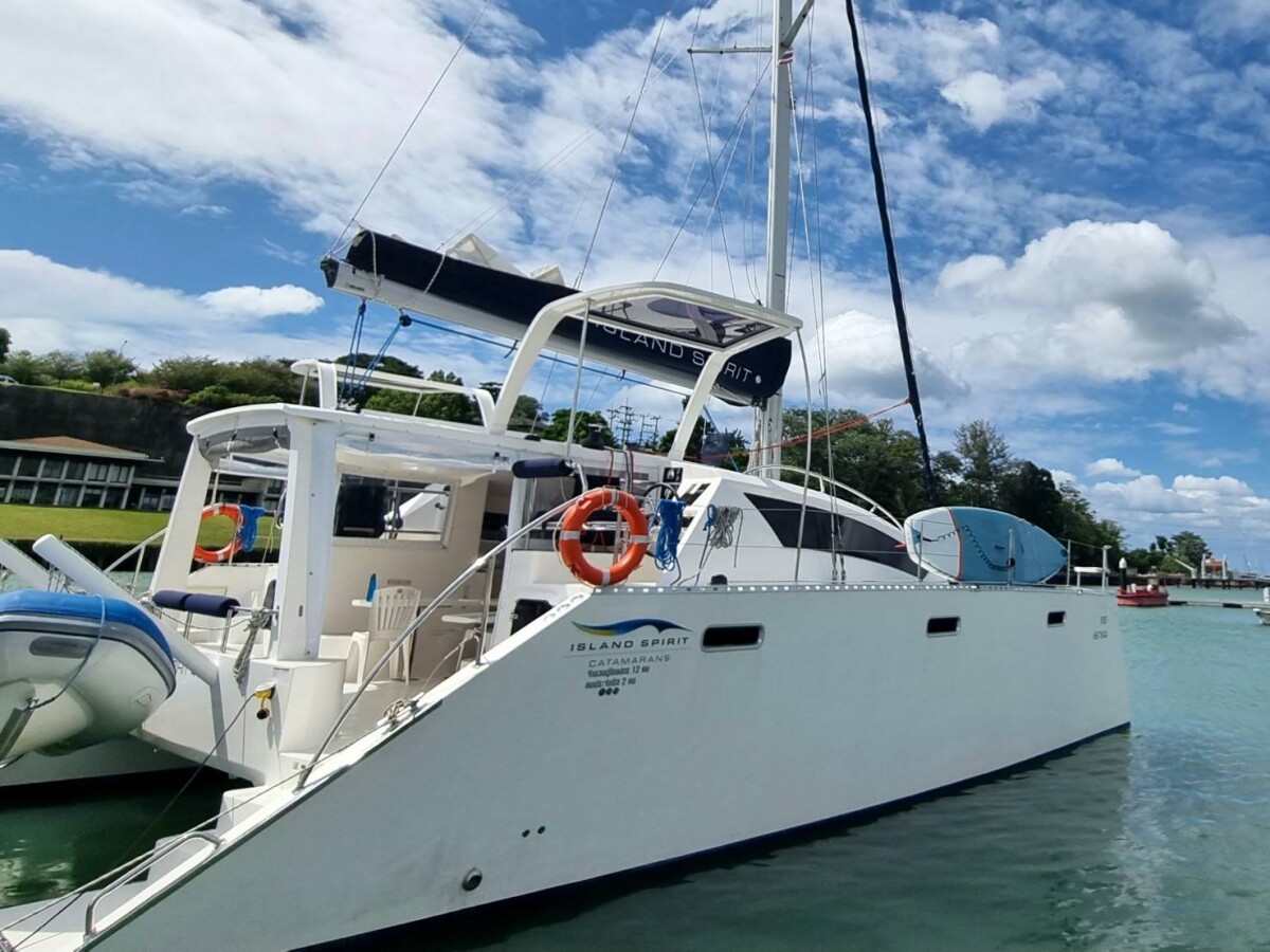 Island Spirit 410 Gauthai