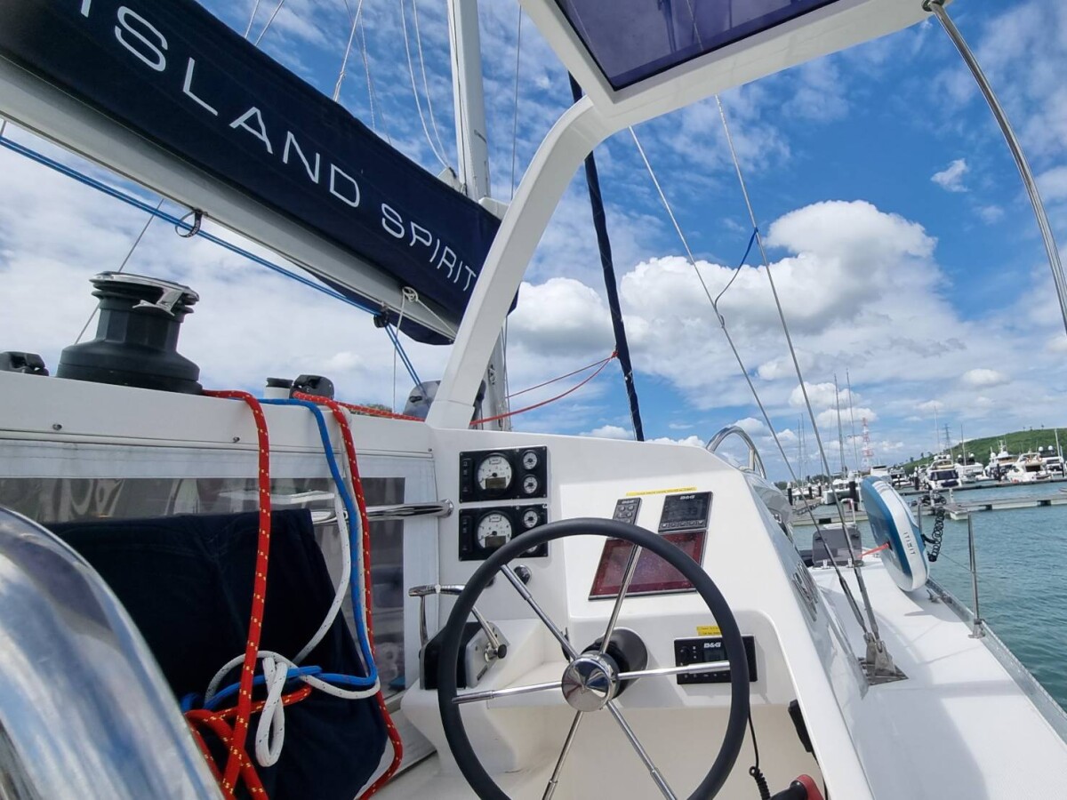 Island Spirit 410 Gauthai
