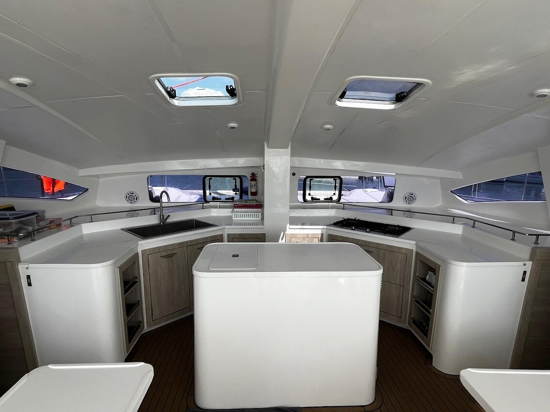 Island Spirit 410 Gauthai