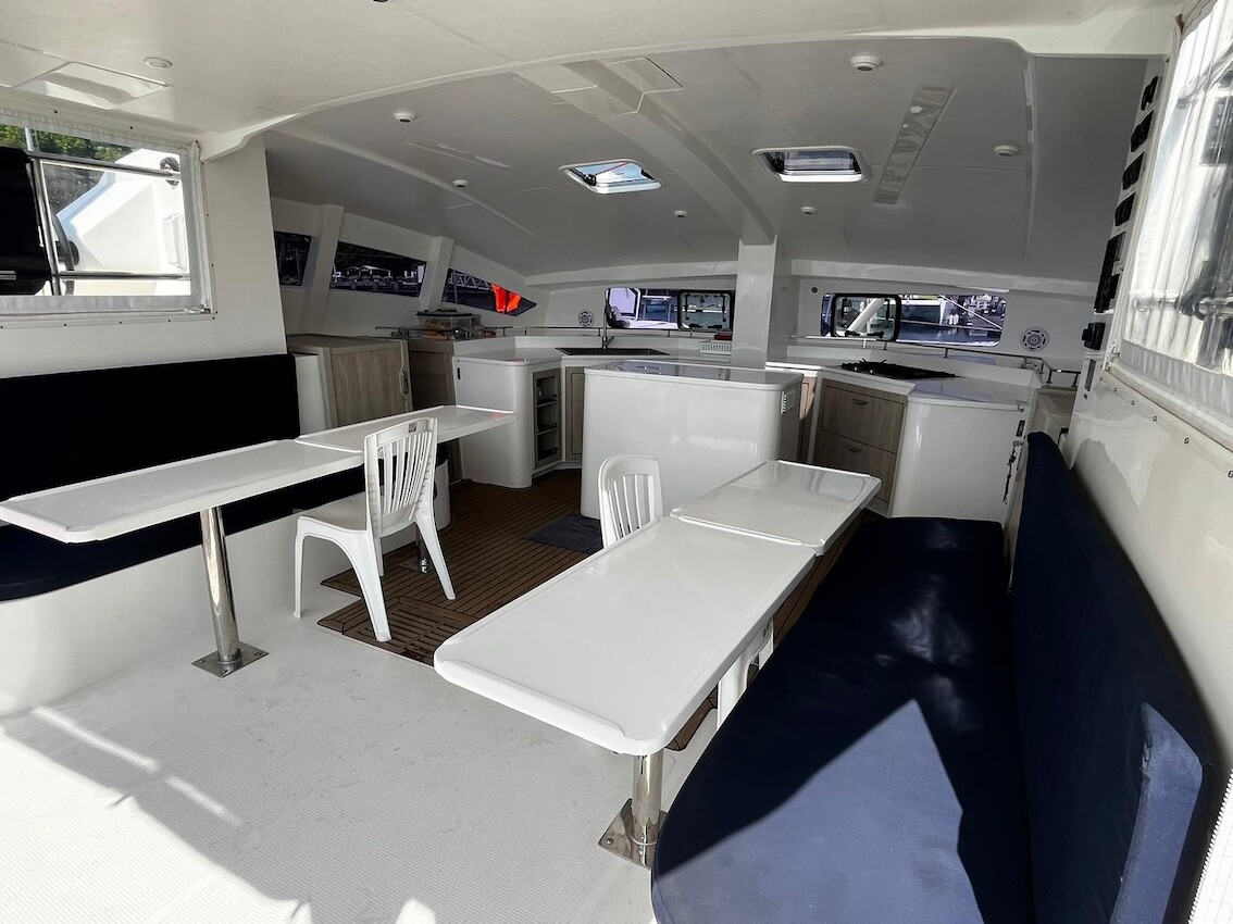 Island Spirit 410 Gauthai