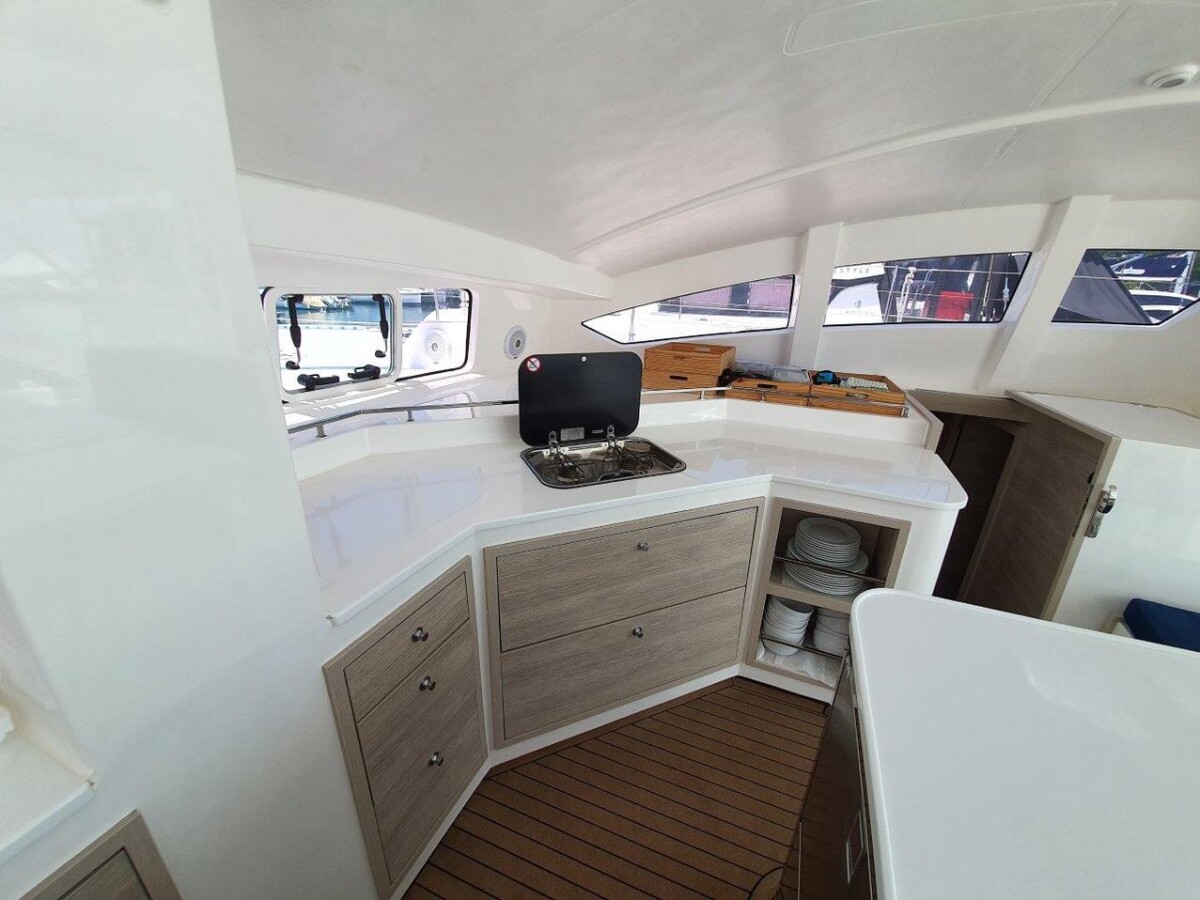 Island Spirit 410 Gauthai