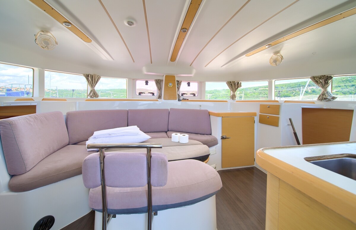 Lagoon 380 Xenia