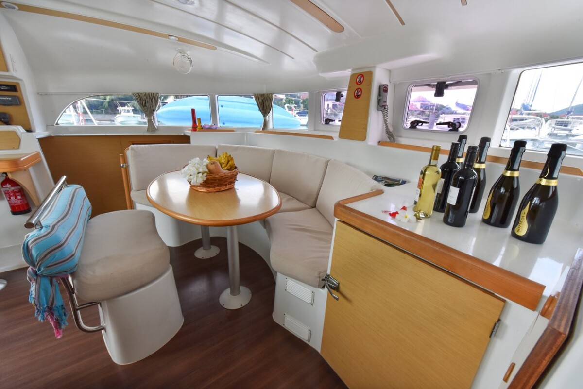 Lagoon 380 Magikal