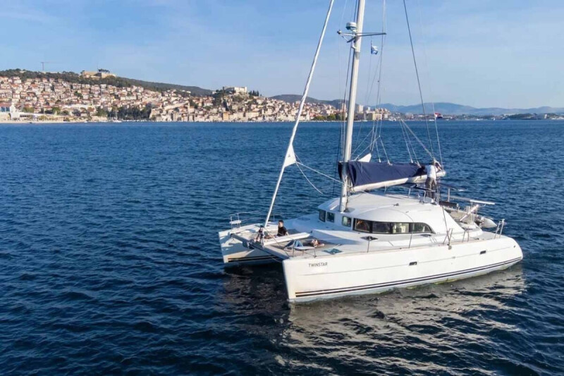 Lagoon 380 Twin Star