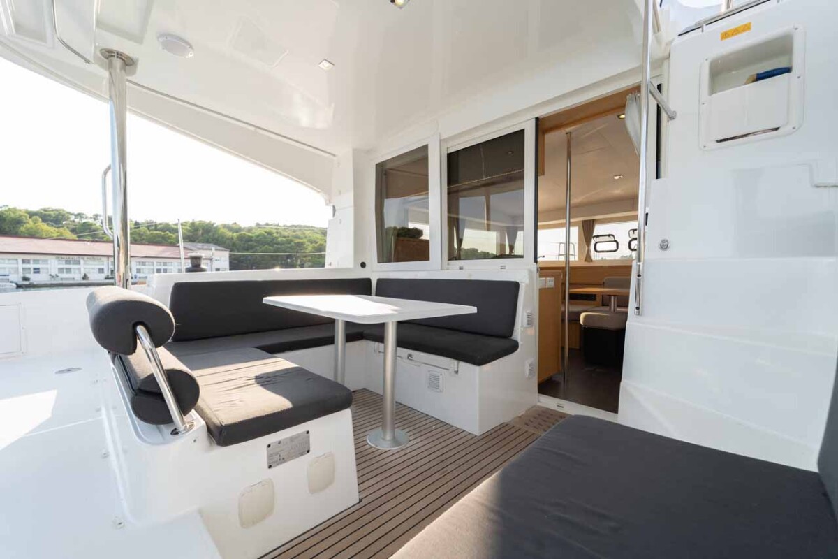 Lagoon 40 MotorYacht Family