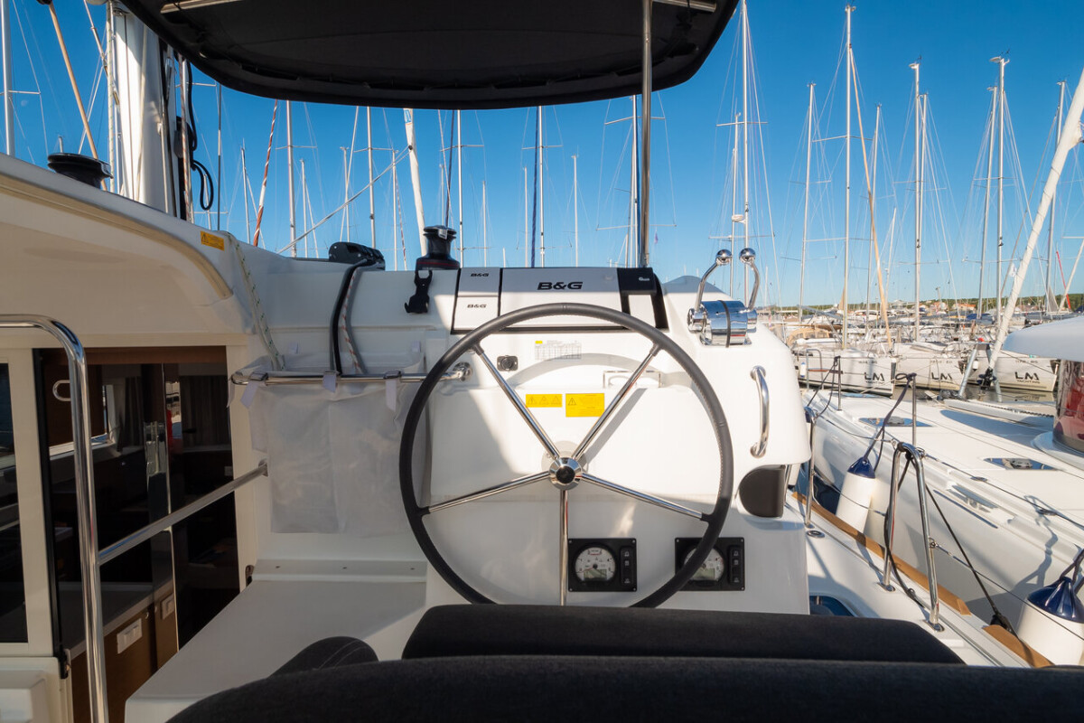 Lagoon 40 You