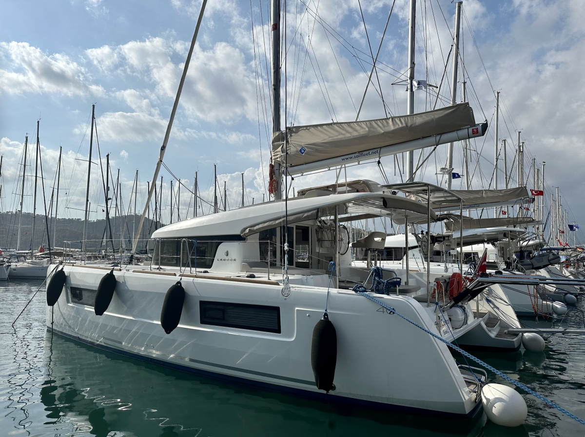 Lagoon 40 Sail Aries